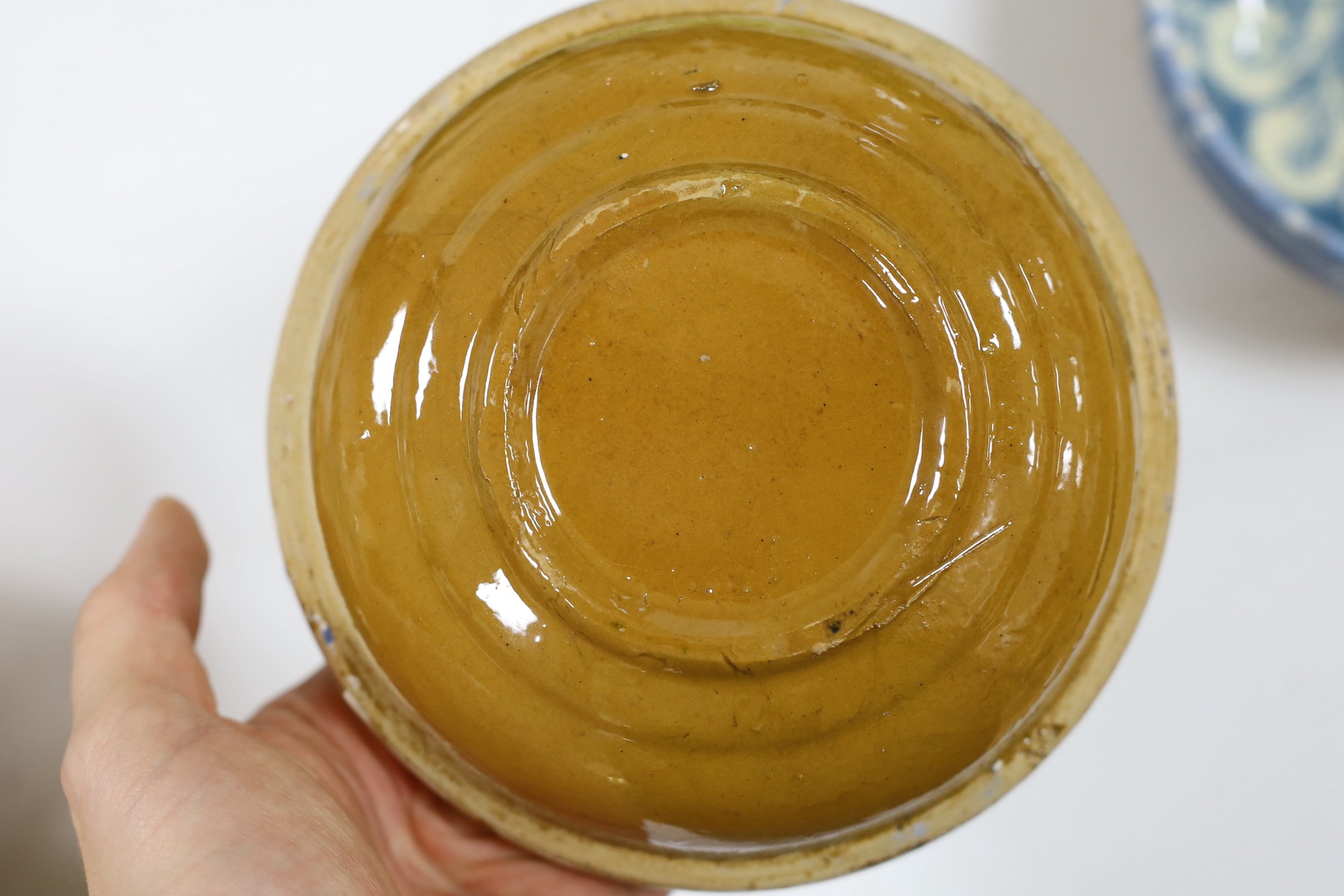 Six Continental pottery sponge ware bowls, 16cm diameter